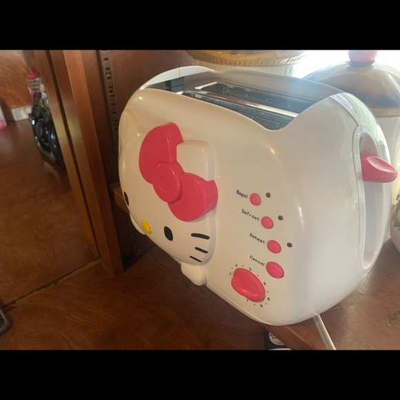 Hello Kitty Cool Touch Toaster - Picture 3 of 4